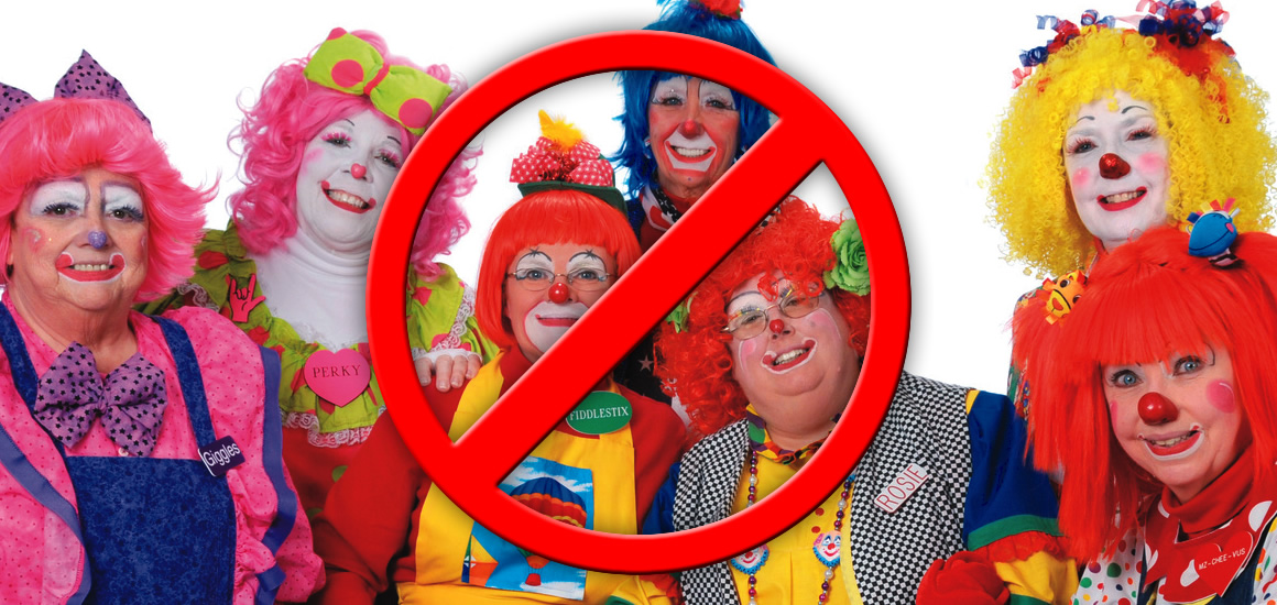 Eine Gruppe von Clowns mit einem durchgestrichenen Symbol über ihnen, was darauf hindeutet, dass es sich um eine Anti-Fasching oder Anti-Clown-Botschaft handelt.